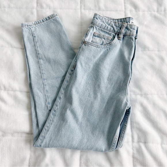 Zara Denim - ZARA! HIGH WAIST! LIGHT WASH BLUE JEANS!